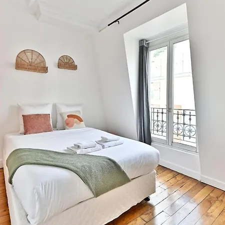 Magnifique Rose A #garemontparnasse *