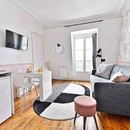 Magnifique Rose A #garemontparnasse Parigi